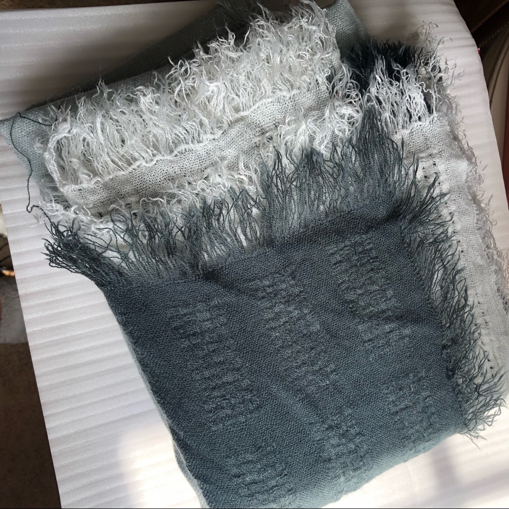 Loft Scarf/Wrap - Picture 2 of 5